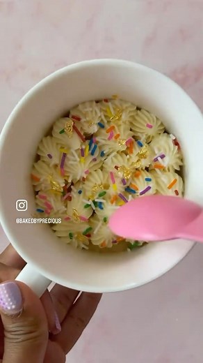 Funfetti mug cake!! 🧁 (side note: found this oldie from a couple years ago! So proud of how far my content has come!) Cake for 1? Say no more! All you need is a few ingredients and a microwave! Start with 2 Tbsp melted butter Then add 1 Tbsp of milk, 2 Tbsp of white sugar, 1 large egg yolk, and 1 Tbsp of vanilla and combine. ( I use @thebitsyshop_ @bitsycakes_ vanilla bean gel) Add 4 Tbsp of all purpose flour, 1/2 tsp of baking powder, a pinch of salt and mix, before fully combined add sprinkle