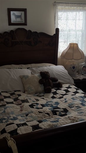 1000 miles from my home ꨄ︎ #antiquestorefinds #southerngothic #bedroomtour #edwardian #thriftfinds