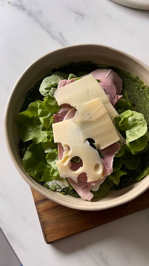 SANS Lactose ?? J’ai fait cette erreur trop longtemps !🥛 Je voulais faire ce post car beaucoup d’entre vous pensent encore que alimentation Low FODMAP = élimination de tous les produits laitiers. Ce n’est pas le cas, il faut avoir une alimentation faible en Lactose et pas SANS Lactose. En plus dans de nombreux cas ces produits laitiers ne contiennent pratiquement pas de Lactose (sous forme de traces) comme c’est le cas ici pour les fromages. Ça signifie aussi que même en cas d’intolérance au la