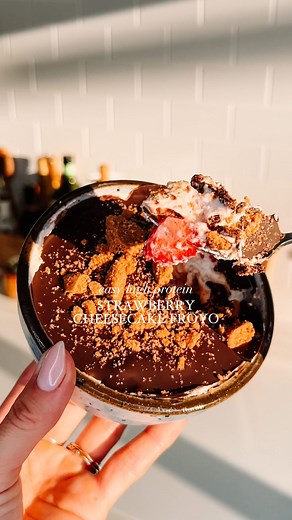 Rachael DeVaux Harlington, RD, CPT, PES on Instagram: "STRAWBERRY CHEESECAKE HIGH PROTEIN FROYO 🍓🍰 this dairy-free & gluten-free take on the viral froyo is kind of life altering. Makes sneaking in protein a lot easier for a snack or dessert 😌 Follow @rachaelsgoodeats and @olivia.adriance for more simple and healthy recipes! ‌ Serves 3-4 Ingredients: 1 (16oz) container @culinayogurt plain and simple coconut yogurt 1/3 cup dairy free cream cheese (we used @miyokoscreamery) 2 servings vanilla pr