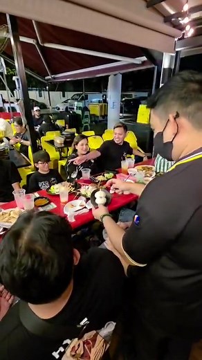 Singapore Food & Dining: Birthday Celebrations in Simpang Bedok