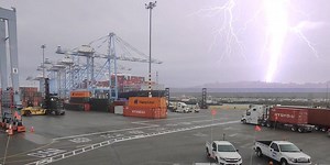 Massive lightning bolts streak across skies near Seattle amid rare thunderstorms