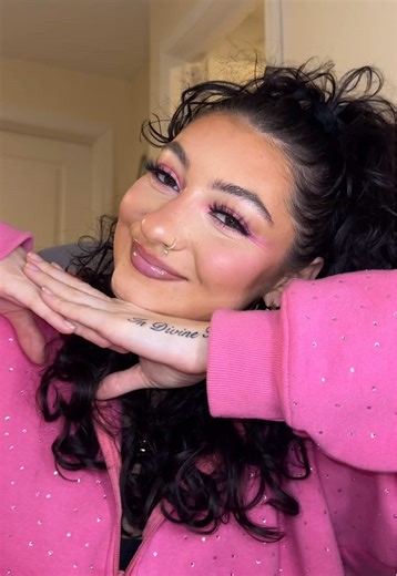 Valentine’s Day Makeup Tutorial: Girly Look Ideas