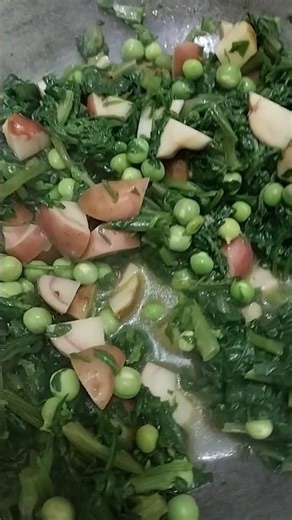 aloo palak mater ki bhujiya #kitchen food #short video 😋