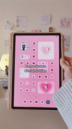 HoneynButterfly | Digital Planning on Instagram: "Home Screen Customization Tutorial!🧸🤍 For the home screen wallpaper, I create a Canva template in 2480x3508 px, I use gradient fill, and I use eyedropper tool to pick colors from my lock screen wallpaper. My tablet: Samsung Galaxy Tab S9 #fyp #samsungtab #samsungtips #oneui8 #homescreenwallpaper"