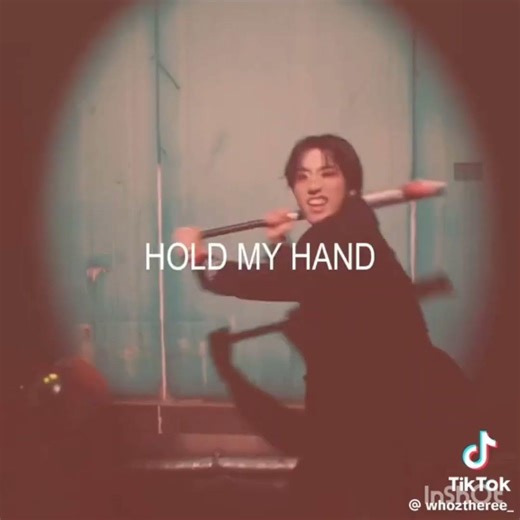 HOLD MI HAND NOW | cc a la de tiktok (es el nombre de el final)