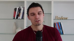 Devrais-tu vraiment EXCLURE les glucides de ton alimentation? La plupart des gens pensent que les glucides doivent être éliminés de leur alimentation. C’est faux! Le problème, c’est que d'essayer d’éliminer tous les glucides de ton alimentation, ça rend le processus tellement compliqué et désagréable. - Pas capable de manger normalement comme les autres. - Affecte ton équilibre nutritionnel (tu te prives de bons nutriments!) - Tu as l’impression d’avoir 45,000 restrictions alimentaires - Diffici