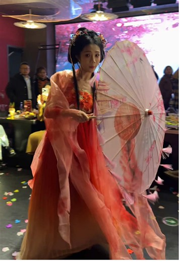 Cotrang: Dancers Lighting Up Clubs and Bars