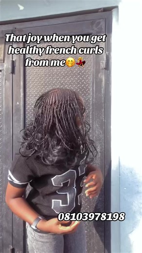 Hello santa🥳French curls 6,500 per bundle 🥳🤭Send us a dm to get yours😌Healthy curls here😍🙈 #goviraltiktok #viralvideotiktok #frenchcurls #viraltiktok #viral_video