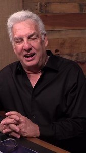 Here's the latest on morning walks with Marc! 🚶💭 Head over to our episode with #LeaDeLaria for bonus listening 👇 https://ow.ly/khXu50RufiA #happypride #pridemonth #marcsummers #marcsummersunwraps #morningwalks | Marc Summers Unwraps