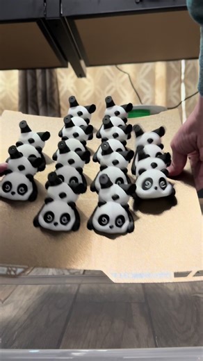 Satisfying removal of pandas from plate #3dprinting #panda #keychains #bambulab