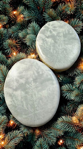 Snowy printed backgrounds!❄️🤍 #fblifestyle #oddlysatisfying #satisfying #fypシ #icingcookies #customcookies #royalicingcookies #decoratingcookies #flooding #christmas2025 | The Flour Child cookies