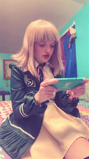 The original internet girl😌 Also Bakugo’s butt lighting up in the backround is so funny to me- #chiakinanami #danganronpa #danganronpa2goodbyedespair #danganronpacosplay #cosplayer