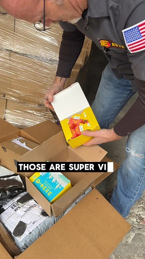 598K views · 4.2K reactions | I will be spreading so much holiday cheer with this load of unclaimed mail! If you want a box of mystery mail, comment “Mail” and I can send a message with the details on how to grab a mystery mail box! Thank you Keith and of course Estes for always getting my pallets here safe! #unclaimedmail #mysterymail #christmaspartyideas #whiteelephant #amazonpallet | Juliet’s Finds | Facebook
