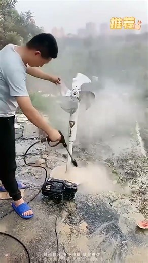 This car wash machine features multiple water pressure settings to meet various cleaning needs.
