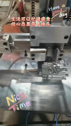 简单装个弹簧，搞了两种安装方式出来，看似简单，做起来难到我了，不赚钱，纯賺个经验。#弹簧安装夹具
