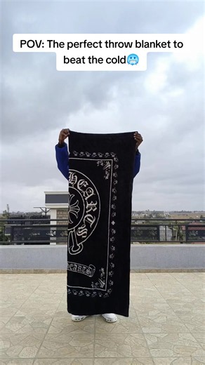 Fleece Throw Blanket: Stylish, Warm Choice to Beat the Cold