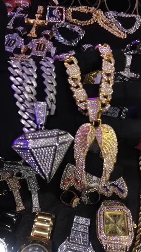 Cadenas y Dijes Full Ice 💎🧊 on Instagram: "Alas + Diamante 🦋💎✅ . . . . #trap #joyas #ysya #joyeriaargentina #donroque #0800donrouch . . . . Neopistea duki cro luchossj ysya trap drip drill chain dije fullice cadena joya joyeria joyeriaargentina brillo cadenas ecko bhavi swaggerboyz turrobaby"