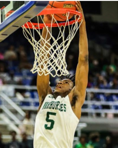 Peabody reaches the state championship for the 17th time in the school’s history after a 52-48 win over Washington-Marion. Senior Devontre Sword led the Warhorses with 19 pts & Freshman Corey Blake was big time in the clutch finishing with 13 pts