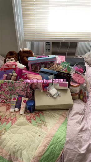 guys is this whimsy 🥹💔 MERRY CHRISTMAS EVERYONE WHO CELEBRATES #christmas #christmashaul #whimsical #haul #verabradley