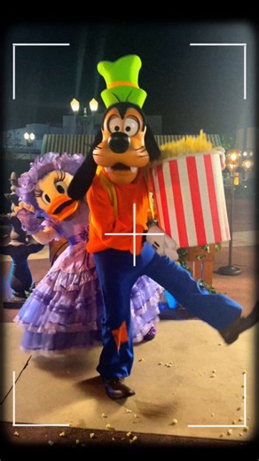 Grab your popcorn 🍿 It’s time to watch the #Oscars LIVE TONIGHT at 7e/4p on @ABC and @hulu. @Disney Parks