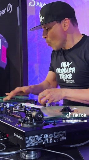 Mix Master Mike at NAMM: Beastie Boys DJ Routine