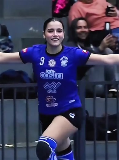 Jazmin's Handball Skills on Fire!