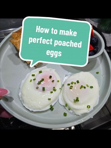 How me an Naves make our perfect poached eggs. Using a frying pan, and simmering water. with some extra cuteness from Naves 🥰 #fyp #viral #eggs #baby #healthy