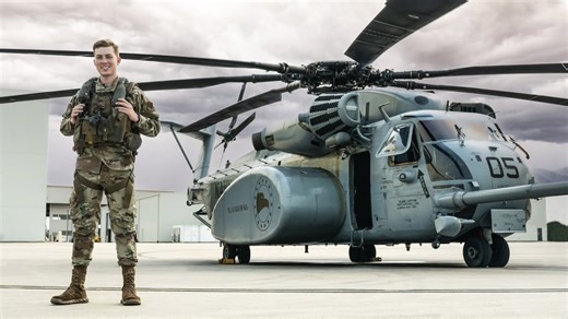 What it’s like flying in the Navy’s largest helicopter