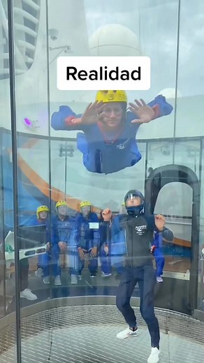 Simulador de Paracaidas! Se animarían a meterse ahí? 🪂😳 #everybody | Alternate Reality Game