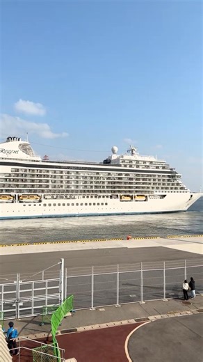 クルーズ客船「SEVEN SEAS EXPLORER（セブンシーズ・エクスプローラー）」2016年にデビュー 広島港クルーズターミナル 広島市南区宇品海岸３丁目１２ #広島 #広島港 #クルーズ客船