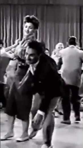 Real 1950s Rock & Roll, Rockabilly dance from lindy hop. I 本物の 1950 年代のロックン ロール、リンディ ホップからのロカビリー ダンス