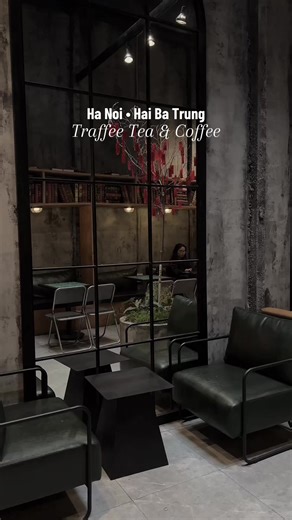 Quán cf ẩn mình trên căn gác 2 ngay phố Huế, không nghĩ ở đây có quán rộng thoáng chill như này. Đồ uống tầm 50-60🐬 thui í rẻ mà ngon nha. Thích không gian này lắm ngồi ngoài hiên mát mẻ còn bên trong siu hợp làm việc í. Đchi 56 Phố Huế nha! #coffee #hanoi #diadiemsongao #traffeeteaandcoffee #traffeecoffee