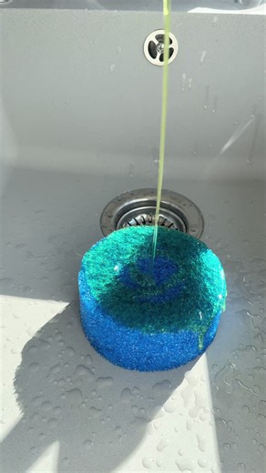 Baby oil and Ds fluffed up with added baking soda , @SpongeSKills-Sal this was an amazing combo , it went so thick when I add the baking soda I had to add water after a couple of squeezes I think I might of added to much 😳🫣😂 @Bethy💙Boo💙🫧🧽💙 head over and check out Boos version she showing off with 2 sponges 😂😂😂👏🏼👏🏼👏🏼💙💙💙#squeezetheday #epoxyweek #sudsy #crunchysuds #asmrsounds