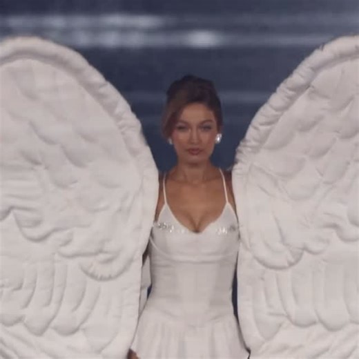 Runway Thingz on Instagram: "GIGI HADID FOR VICTORIA SECRET 2025 !!!!!!"