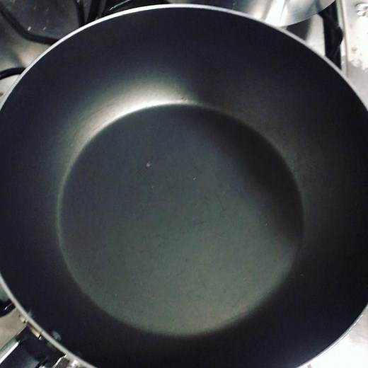 EDA ATILLA on Instagram: "STROGANOFF TIME!! Sending hope love and health out to everyone in this moment in time. This situation is not easy for anyone, but having faith is most important🌎♥️ this is just me cooking one of my fav Brazilian foods in quarantine with the homiez, enjoy🙃"