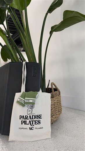 March Matness Week 3: Kneeling Side Kick Series ☘️ A side-body challenge that builds strength, stability, and control. In this week’s video, Erin shares two variations, the kneeling version and a side-lying version, both designed to strengthen the hips, glutes, and obliques. - Stack your shoulders over your hands - Keep your hips lifted and stable -Reach long through the working leg -Move with control, not momentum Strong side body = stronger movement everywhere. Watch for the Kneeling Side Kick