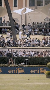 Dal 22 al 26 maggio tutto pronto per il concorso ippico internazionale di Piazza di Siena, nella meravigliosa cornice di Villa Borghese... La bellezza dei cavalli e la festa degli spettatori! 🏇🏻 👉 bit.ly/3ULX7o5 From May 22 to 26, all ready for the Piazza di Siena international showjumping competition! Beautiful horses performing and spectators enjoying themselves framed by the wonderful Villa Borghese! 💚 👉 bit.ly/4aDqaQF CSIO di Roma - Piazza di Siena Federazione Italiana Sport Equestri Re