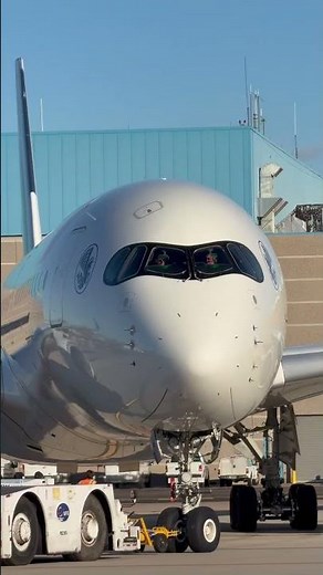 Boeing 777 vs Airbus A350 Which side are you
