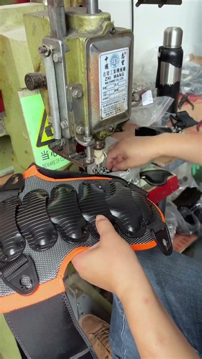 Shrimp shell-style back protector design, allowing for unrestricted bending. #foryou #fy#motorcycle