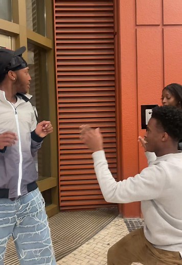 Chão chão com a nossa boss🫵🏾🔥🔥🔥 @Titicacantoraoficial #angola🇦🇴 #palops🇦🇴🇲🇿🇸🇹🇨🇻🇬🇼 #dance #challenge