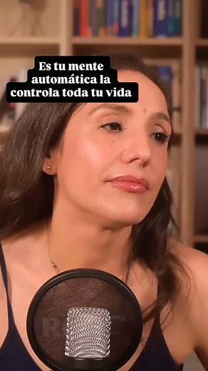 Ser libre no es hacer lo primero que se te pasa por la cabeza ni reaccionar a todo lo que te pasa. Ser libre es tener un segundo para respirar, pensar y elegir cómo responder. Reaccionar es automático, responder es consciente. La verdadera libertad está en esa pausa donde decides quién quieres ser frente a lo que ocurre. | veraexplora