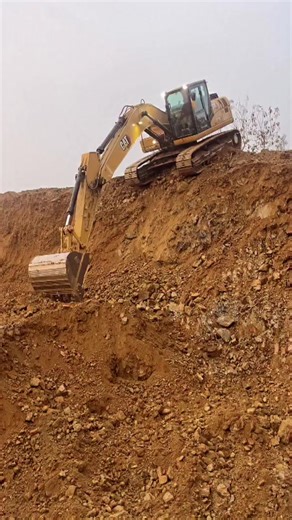 Understanding Heavy Machines and Operators