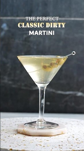 Dirty Martini Classic Recipe 🍸🌀🎻#recipe #cocktail #bar #cocktailbar #drink #drinkrecipes #martini