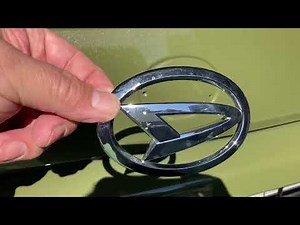 あるかないか⁉︎気になりますよね…穴 ダイハツエンブレム外した