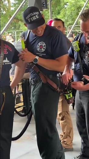 Keep your head on a swivel around Skullcandy athletes 😶‍🌫️