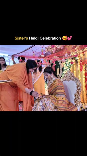 Sister's Haldi Celebration 🎊 #SisterHaldi #HaldiCeremony #IndianWedding #ShaadiVibes #Haldifunction