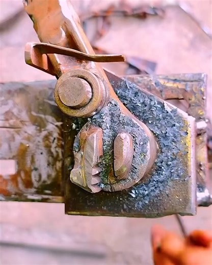 60K views · 120 reactions | How huge chain pieces are actually made | Things Easier | Facebook