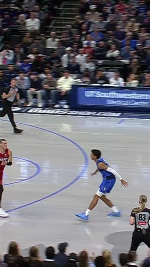 Klay Thompson hits the turnaround jumper over two defenders 💦 New subscribers get 35% OFF on NBA League Pass 👉 https://bit.ly/NBAPHLeaguePassSoS #NBAPhilippines #NBAHighlights #NBALeaguePass | NBA Philippines