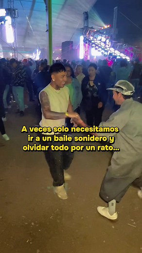 Bailando cumbias sonideras con Bonni en la feria de Ixtapaluca